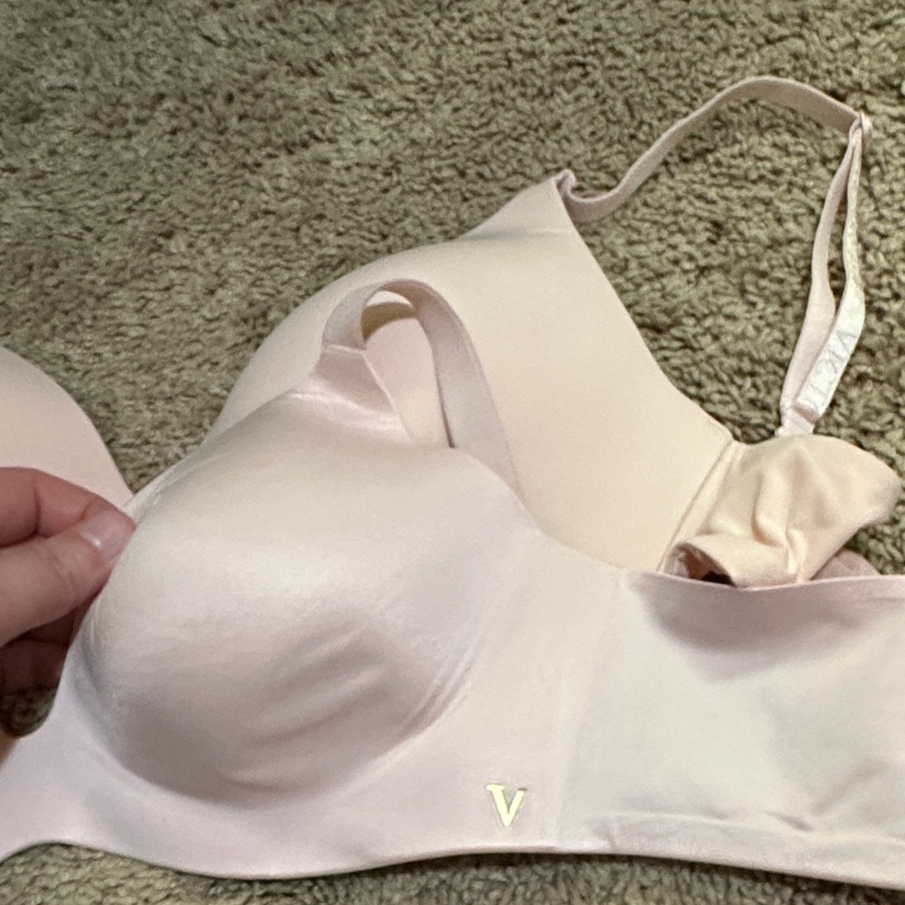 Victoria's Secret Light Blush Seamless T-Shirt Bras - Picture 2 of 6